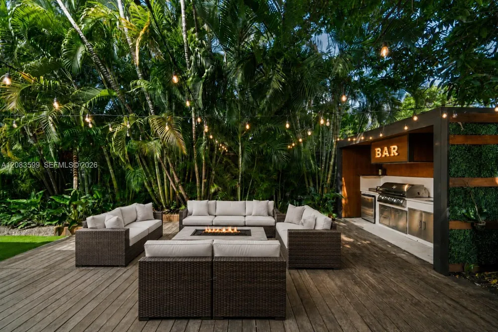 238 E San Marino Dr Miami Beach, FL 33139