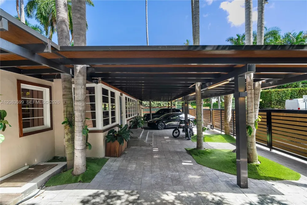 238 E San Marino Dr Miami Beach, FL 33139