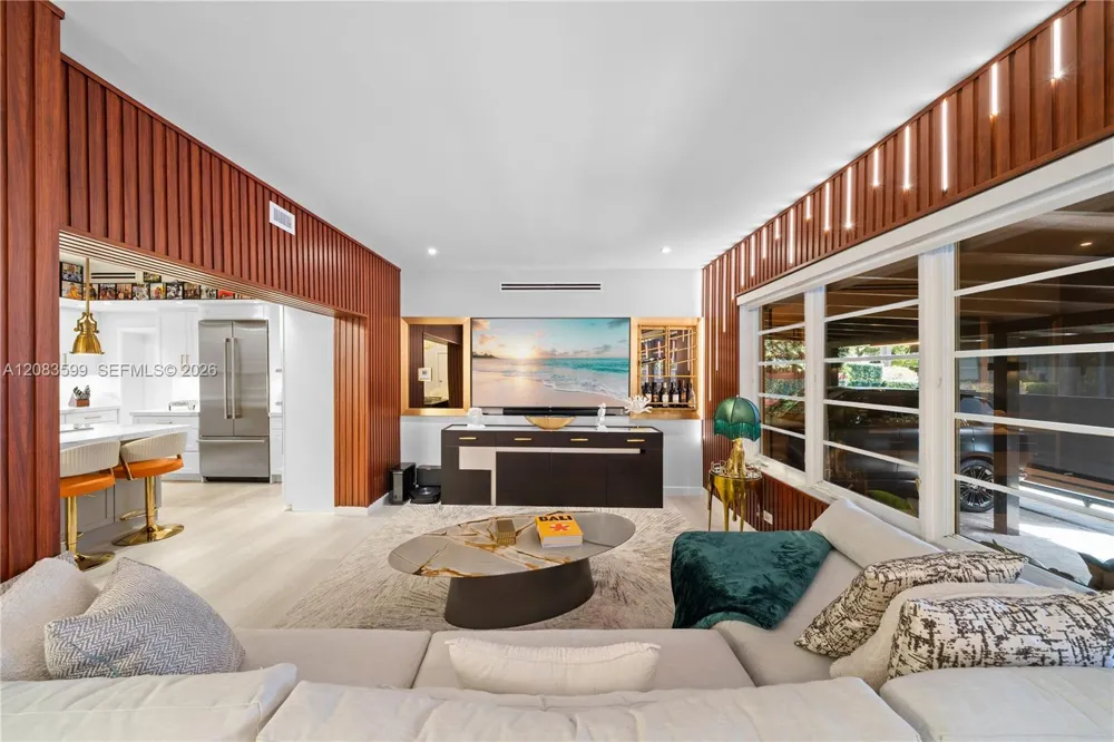 238 E San Marino Dr Miami Beach, FL 33139
