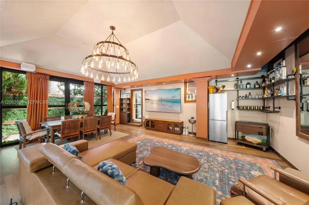 238 E San Marino Dr Miami Beach, FL 33139
