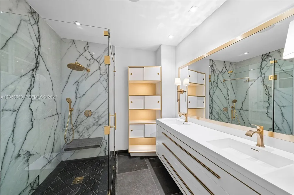 238 E San Marino Dr Miami Beach, FL 33139
