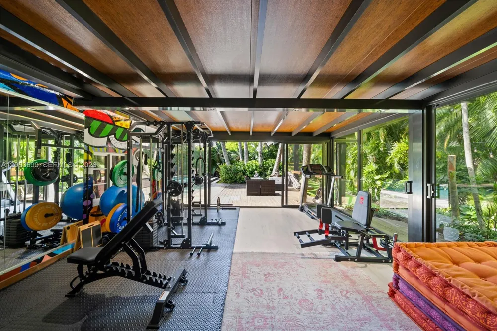 238 E San Marino Dr Miami Beach, FL 33139