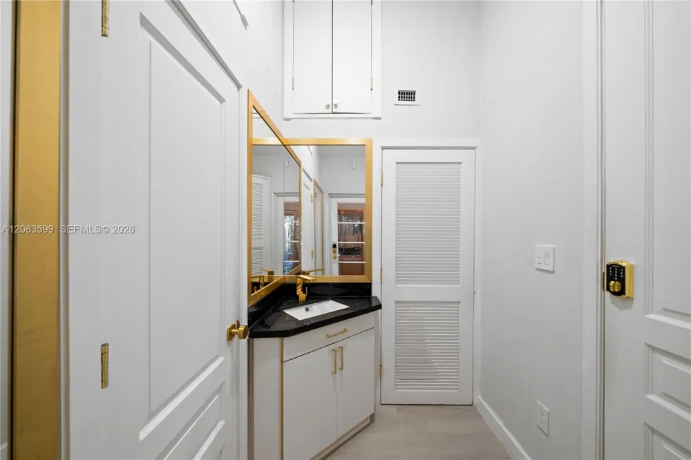 238 E San Marino Dr Miami Beach, FL 33139