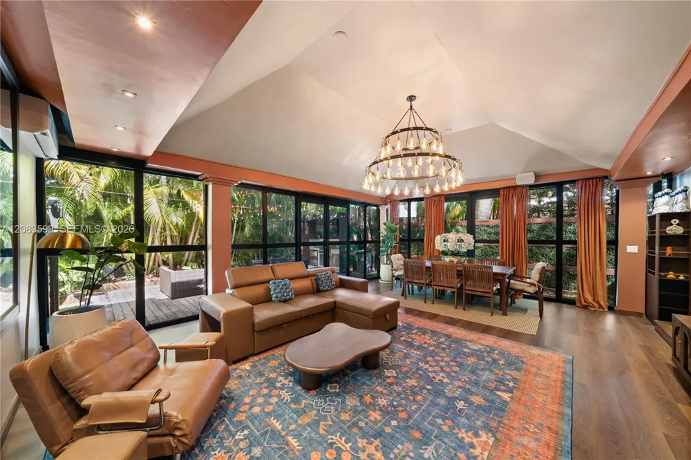 238 E San Marino Dr Miami Beach, FL 33139