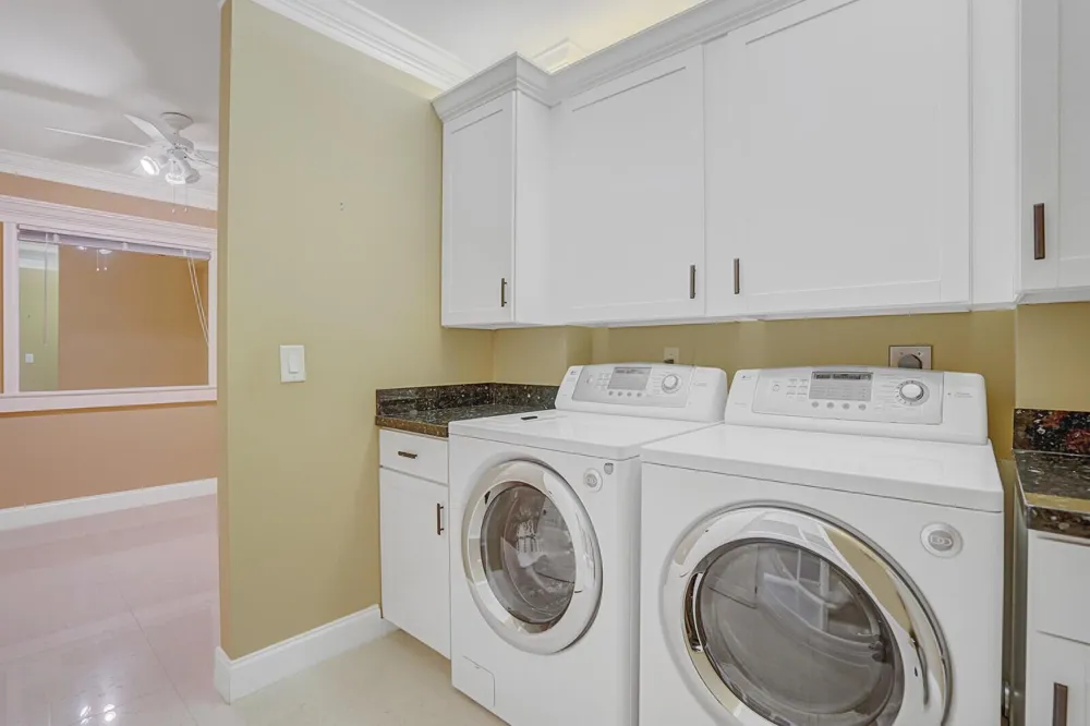 6073 BALBOA CIRCLE #105 Boca Raton, FL 33433