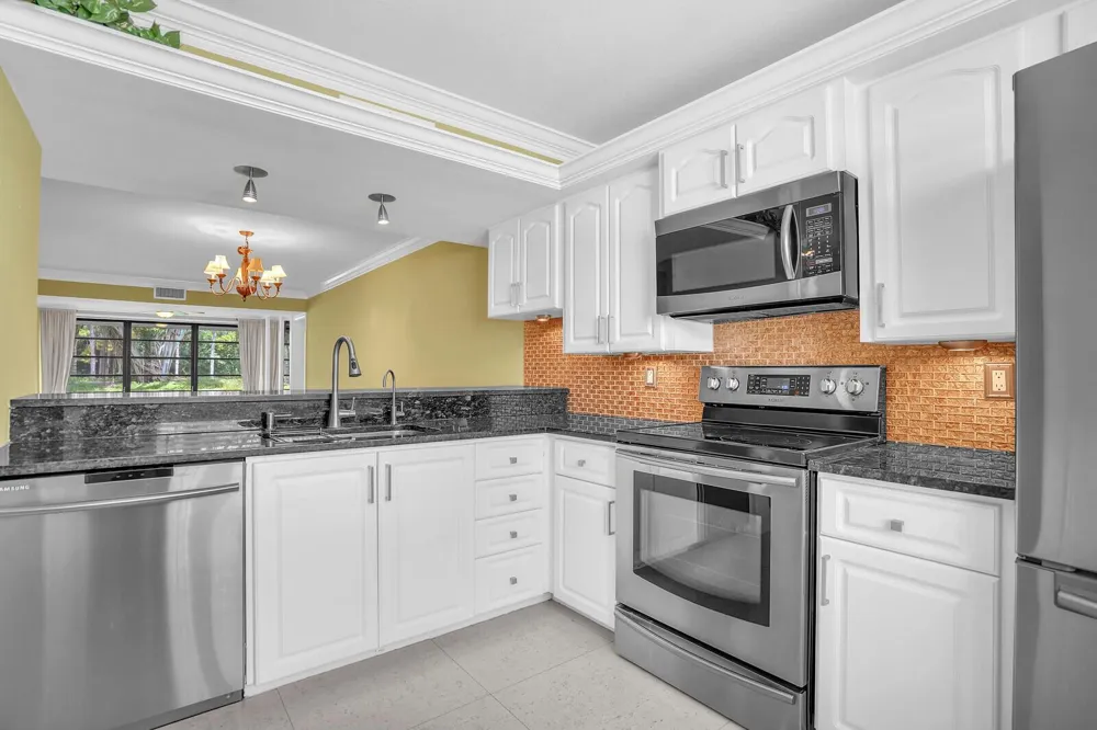 6073 BALBOA CIRCLE #105 Boca Raton, FL 33433