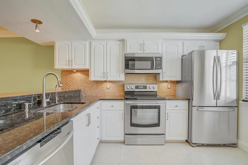 6073 BALBOA CIRCLE #105 Boca Raton, FL 33433