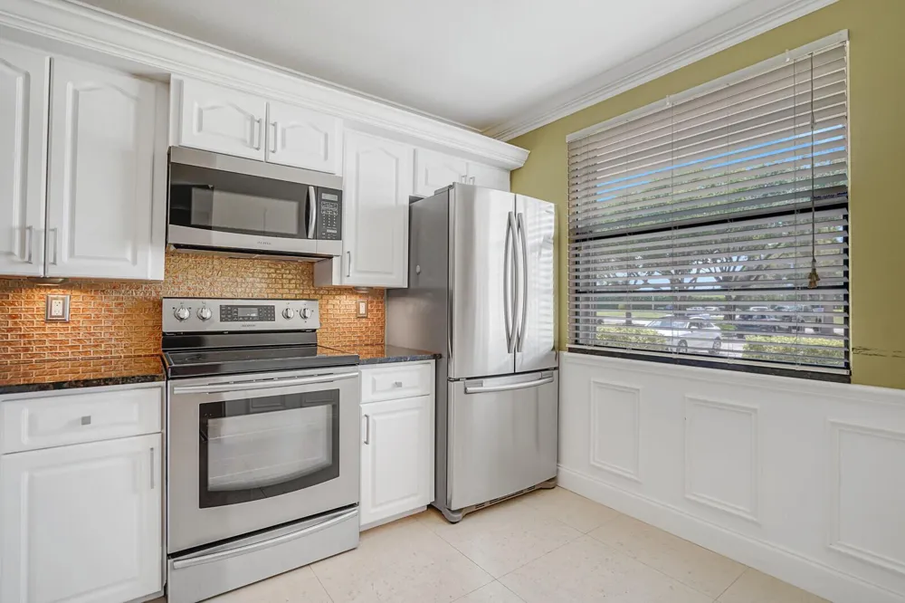 6073 BALBOA CIRCLE #105 Boca Raton, FL 33433