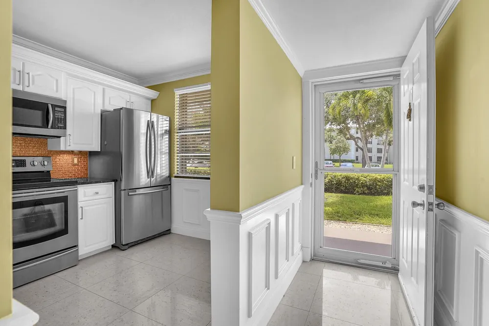 6073 BALBOA CIRCLE #105 Boca Raton, FL 33433