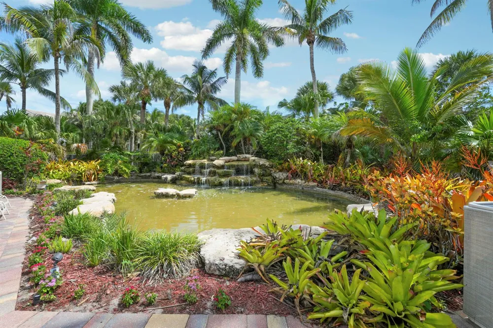 278 VILLAGE BOULEVARD #8106 Tequesta, FL 33469