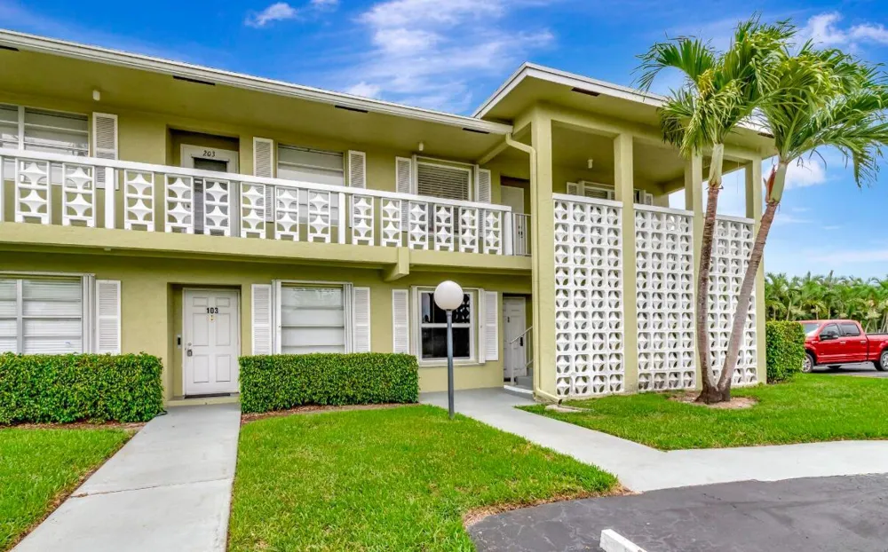 1140 MAHOGANY WAY #204 Delray Beach, FL 33445