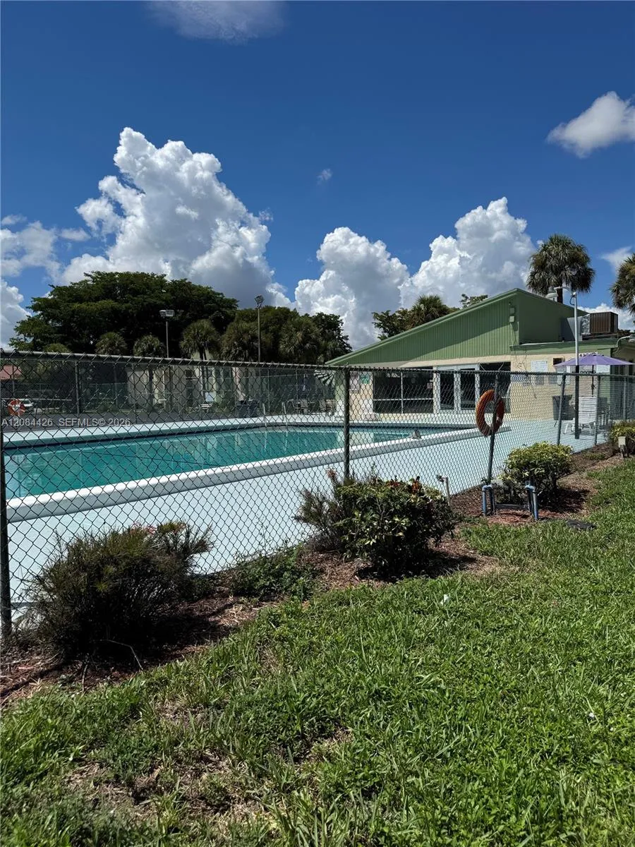 4153 NW 90th Ave #206 Coral Springs, FL 33065