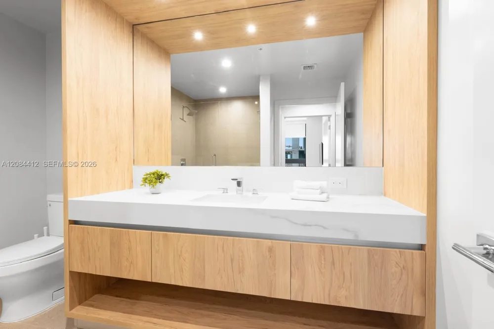 11 NE 6th St #1503 Miami, FL 33132