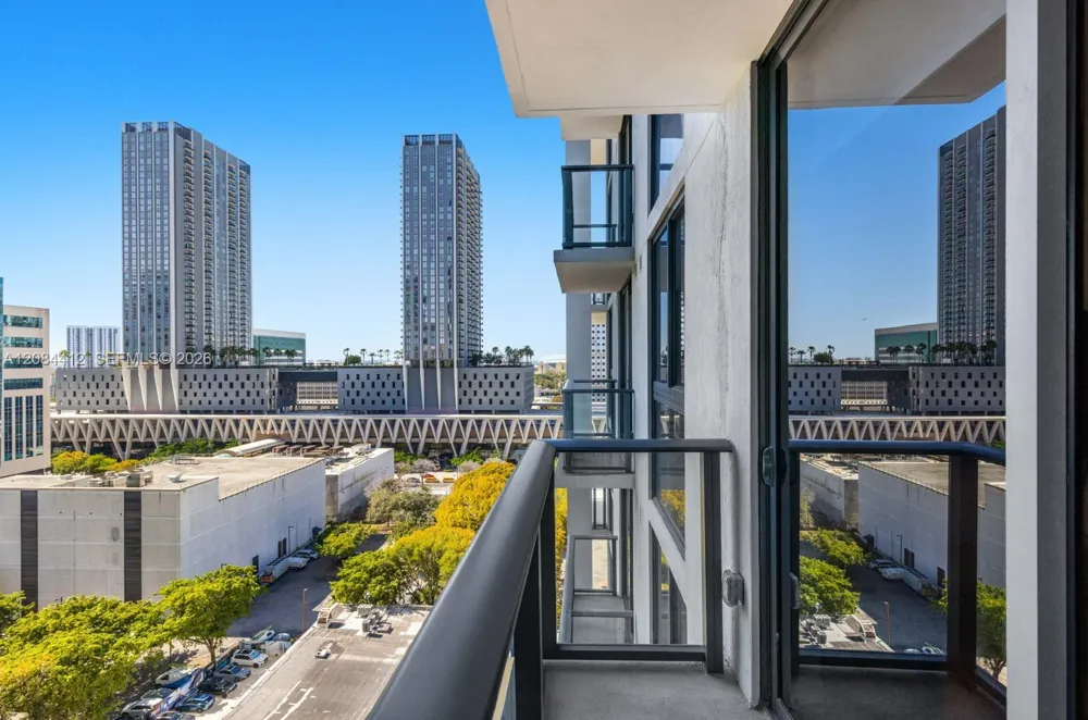 11 NE 6th St #1503 Miami, FL 33132