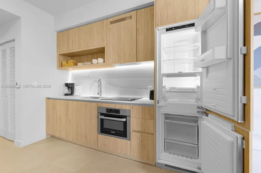 11 NE 6th St #1503 Miami, FL 33132
