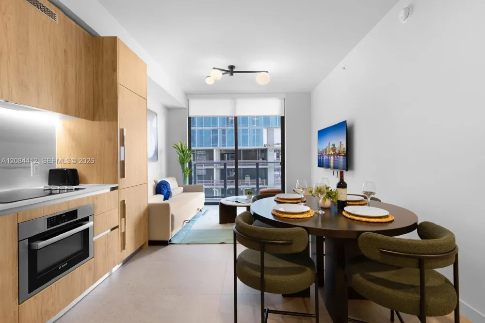 11 NE 6th St #1503 Miami, FL 33132