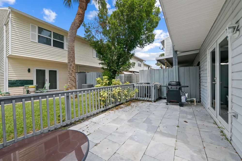 1843 NE 15TH AVENUE Fort Lauderdale, FL 33305