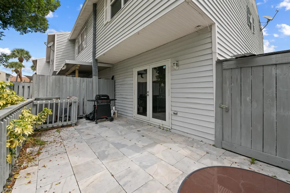 1843 NE 15TH AVENUE Fort Lauderdale, FL 33305