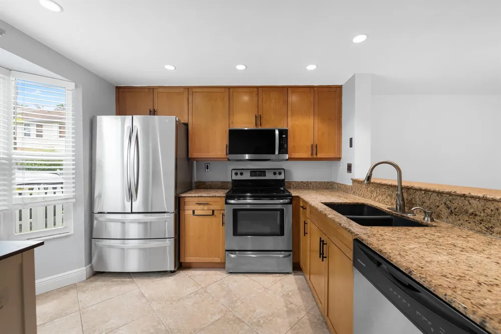 1843 NE 15TH AVENUE Fort Lauderdale, FL 33305