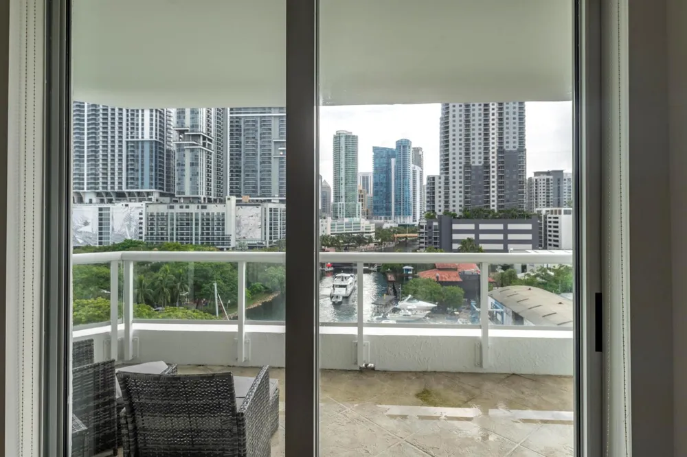 401 SW 4TH AVENUE #1003 Fort Lauderdale, FL 33315