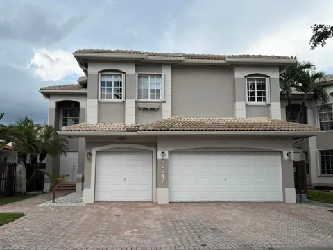 10747 NW 70th Terrace