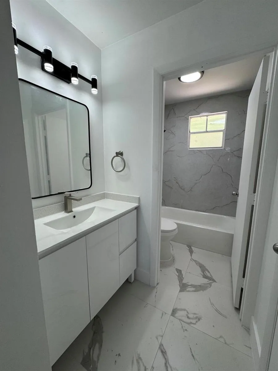 4421 SW 72nd Terrace Davie, FL 33314