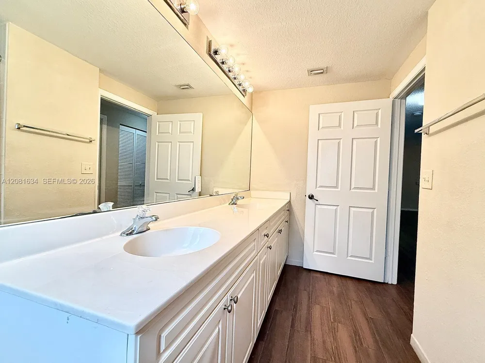 3023 Alcazar Pl #201 Palm Beach Gardens, FL 33410