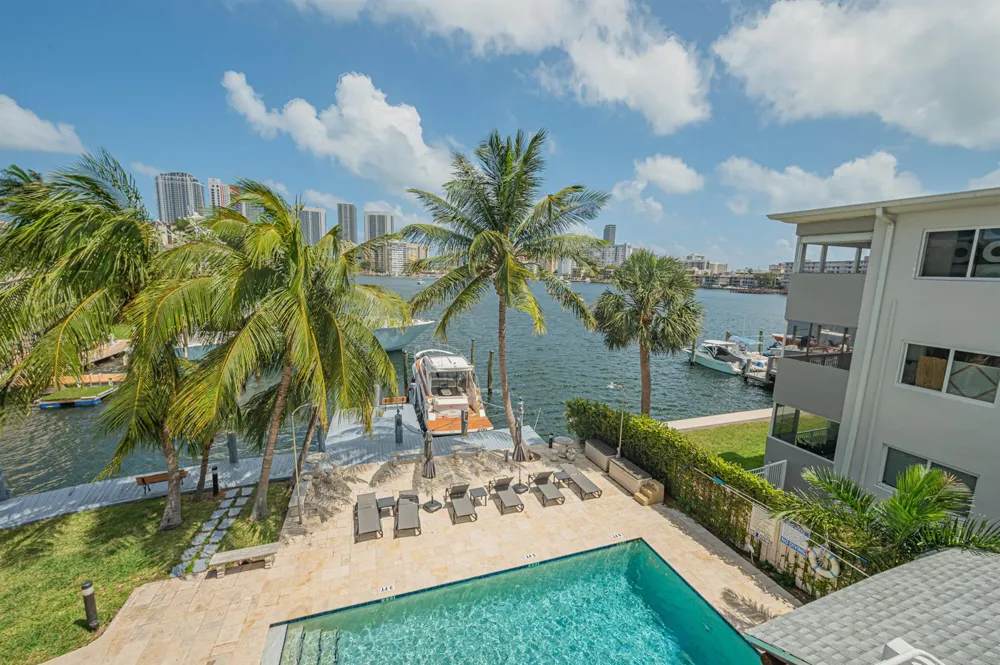 468 GOLDEN ISLES DRIVE #101 Hallandale Beach, FL 33009