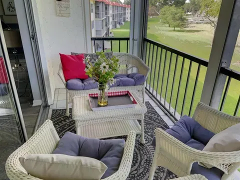 9300 HOLLYBROOK LAKE DRIVE S #304