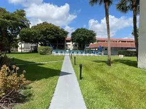 9300 HOLLYBROOK LAKE DRIVE S #304 Pembroke Pines, FL 33025