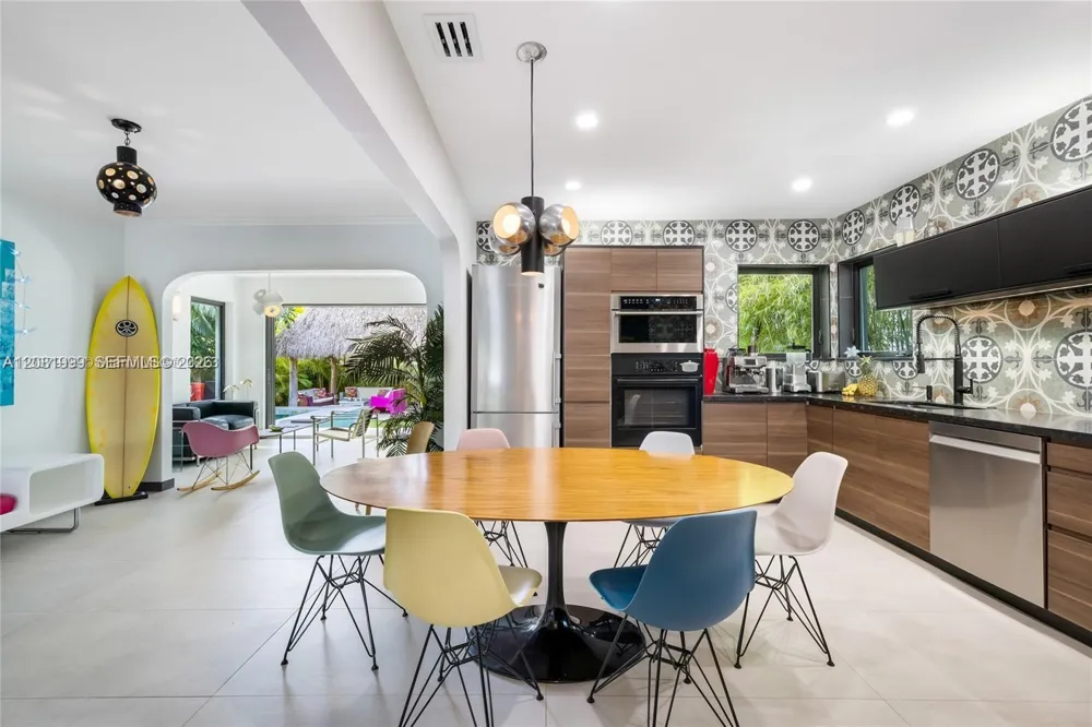 8818 Carlyle Ave Surfside, FL 33154