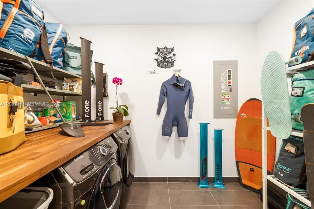 8818 Carlyle Ave Surfside, FL 33154