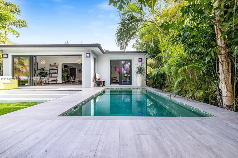 8818 Carlyle Ave Surfside, FL 33154