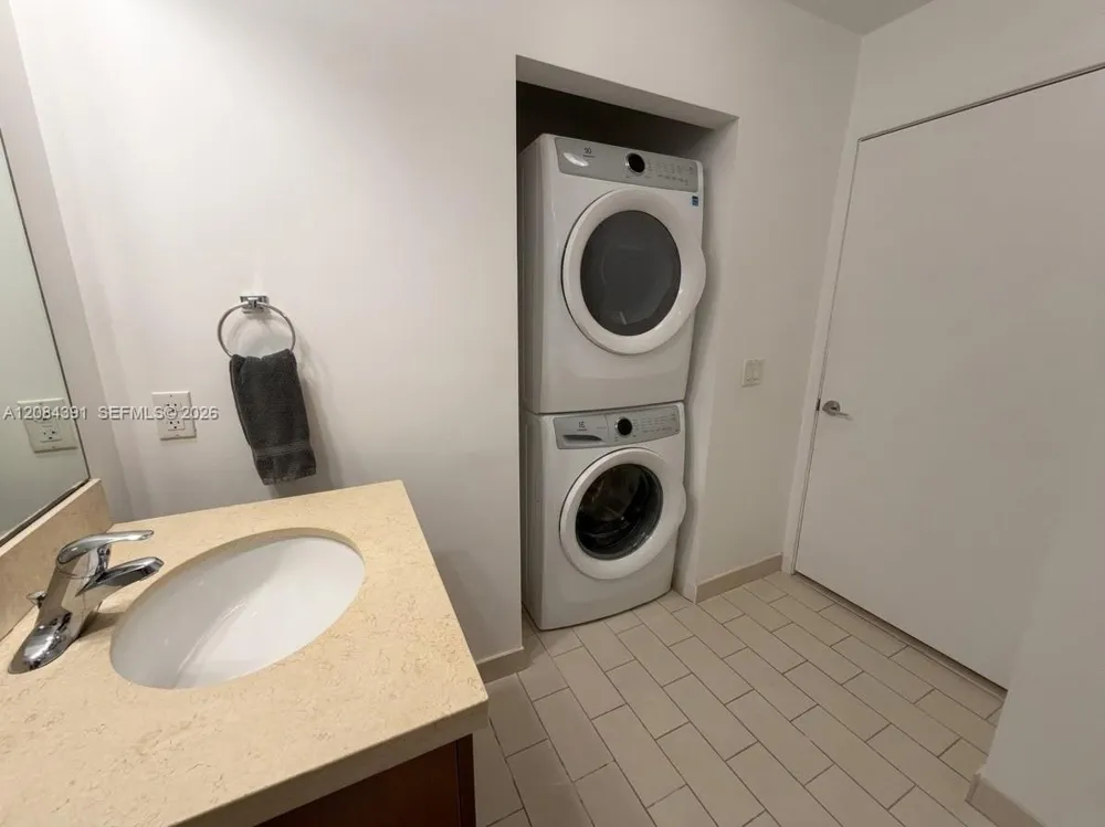 79 SW 12th St #2410-S Miami, FL 33130