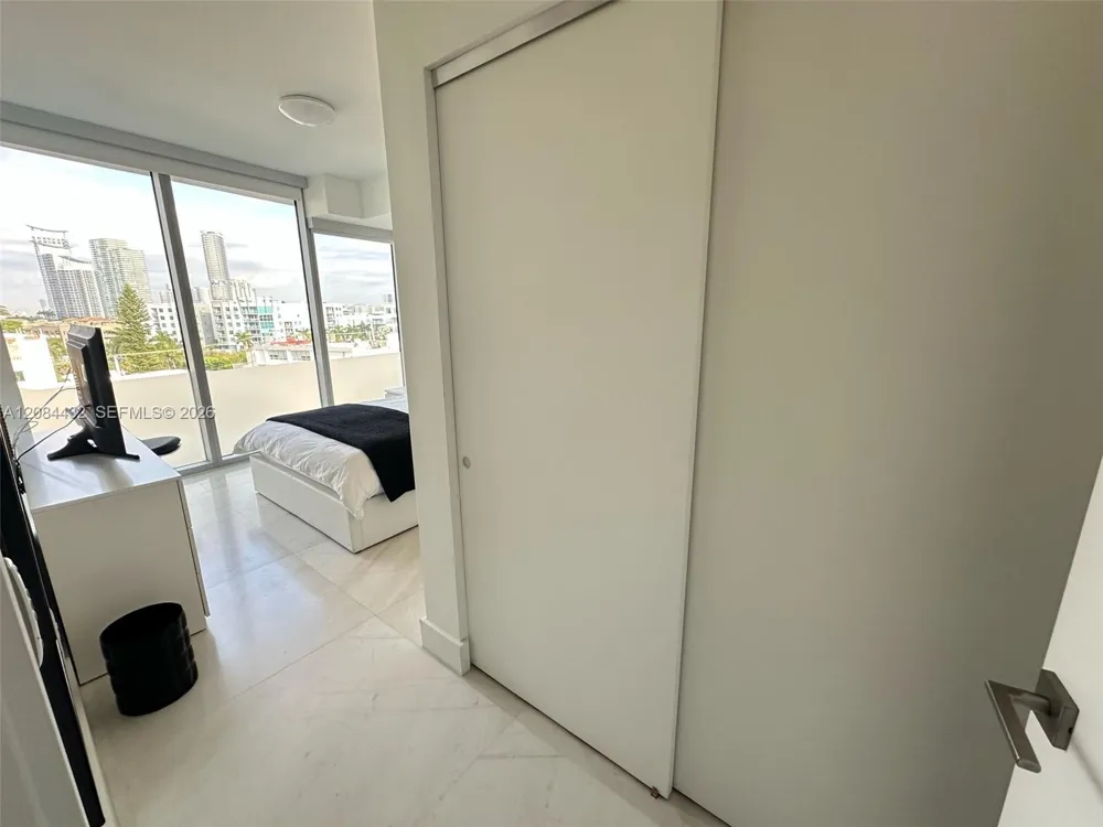 1 Collins Ave #602 Miami Beach, FL 33139