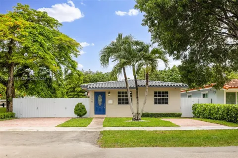 3240 SW 69th Ave