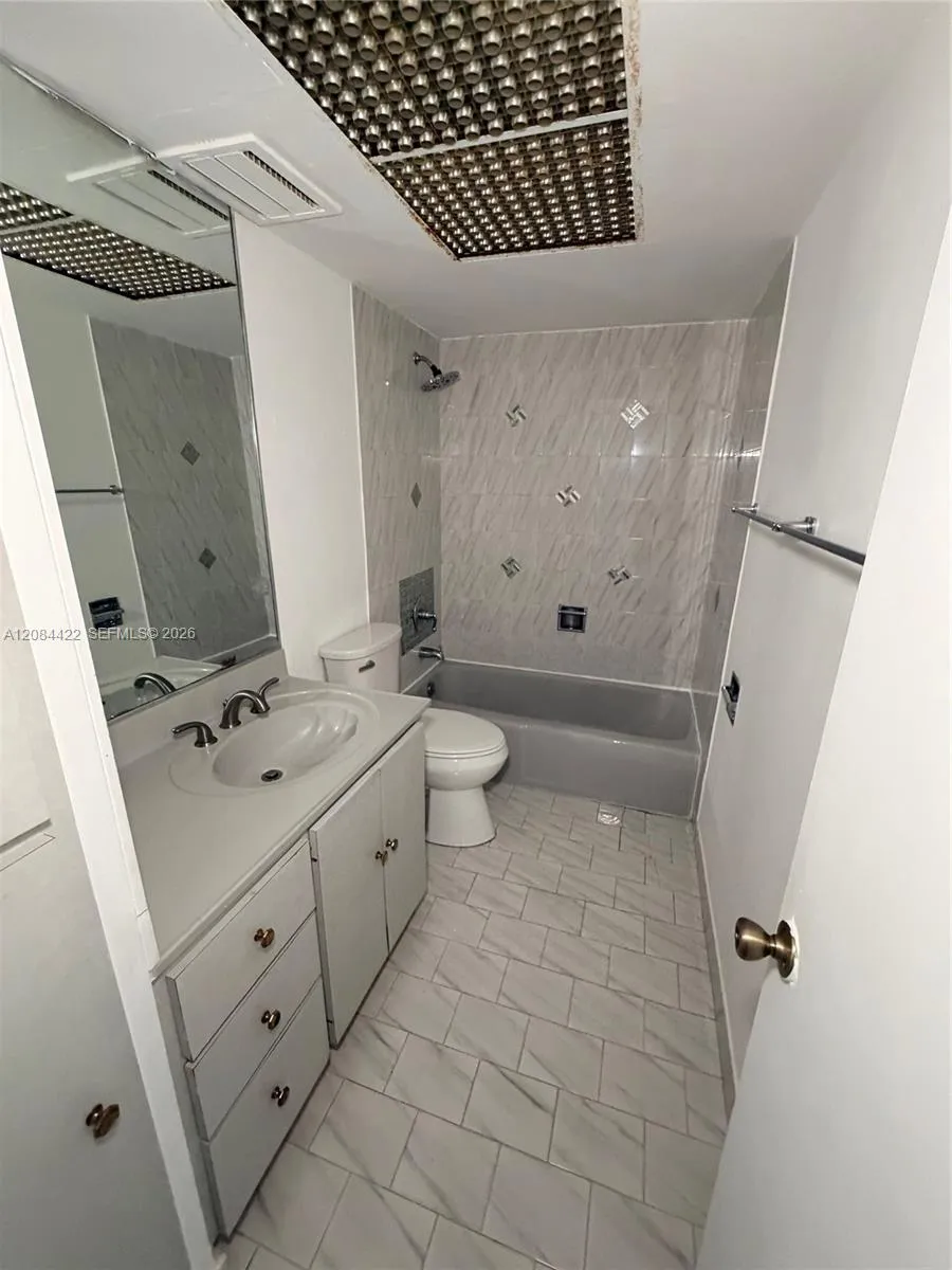7006 W 17th Ct Hialeah, FL 33014