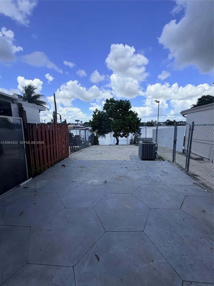 7006 W 17th Ct Hialeah, FL 33014
