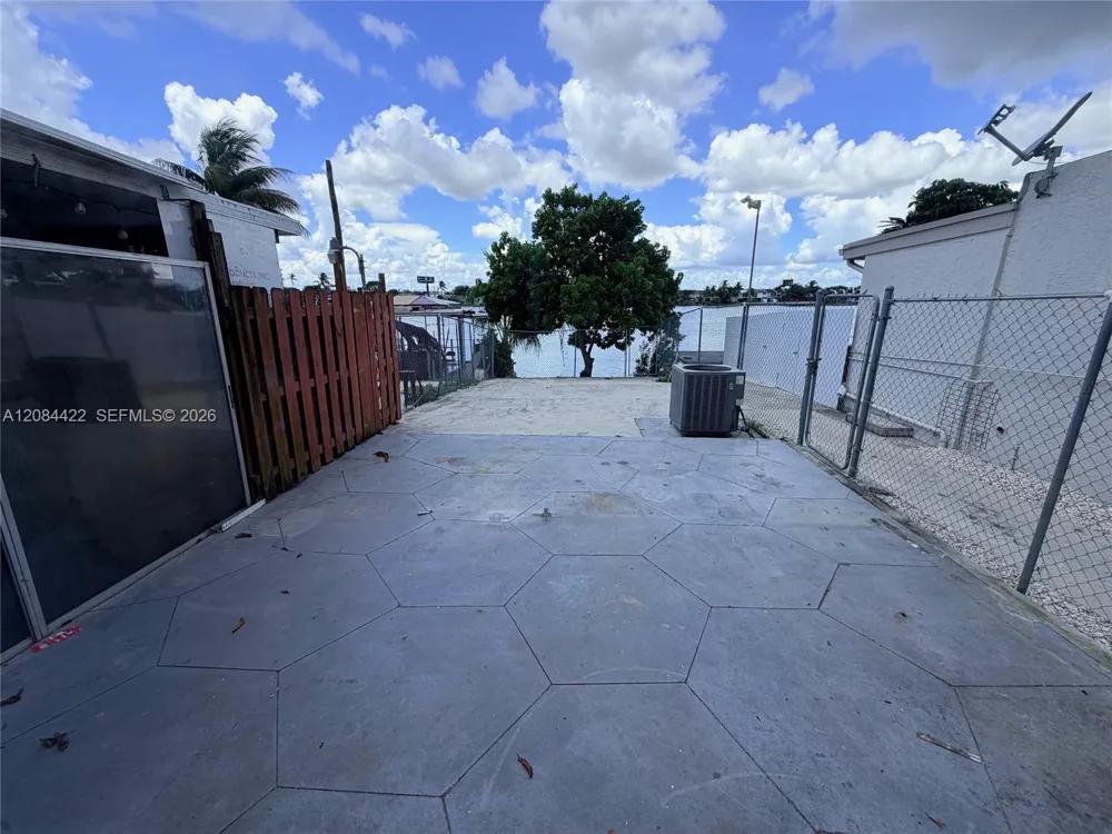 7006 W 17th Ct Hialeah, FL 33014