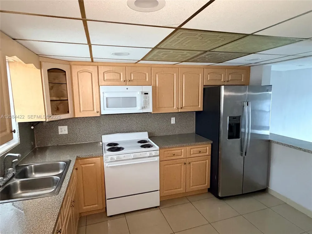 7006 W 17th Ct Hialeah, FL 33014