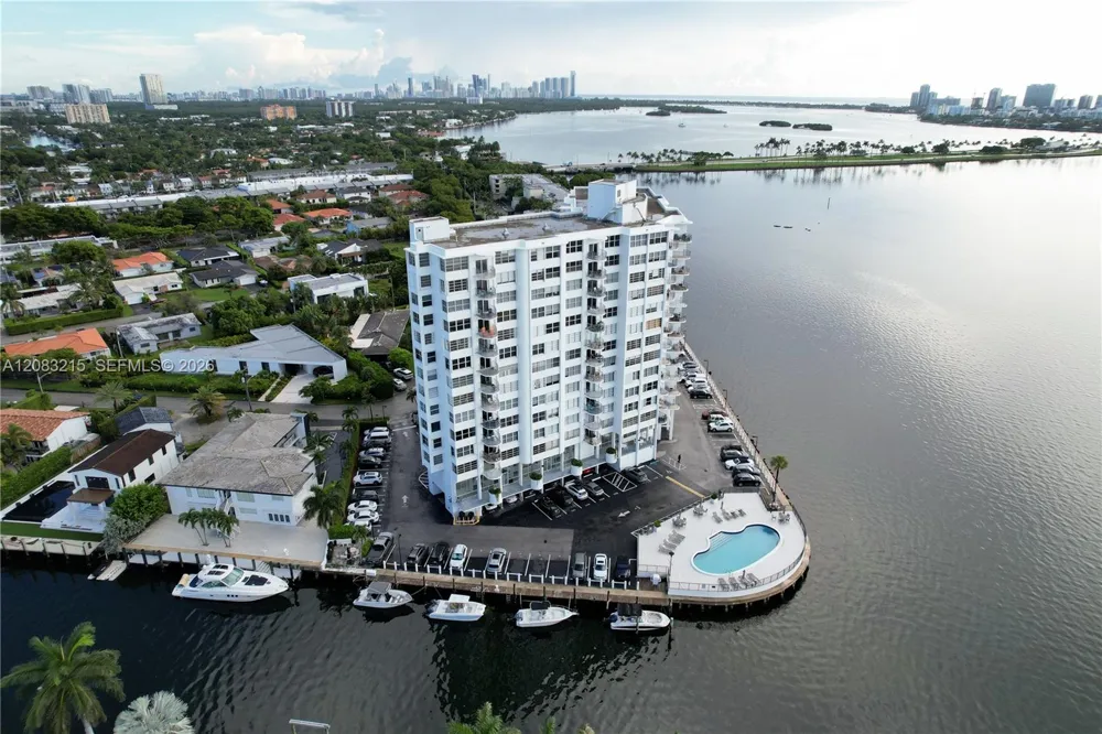 11930 Bayshore Dr #1405 North Miami, FL 33181