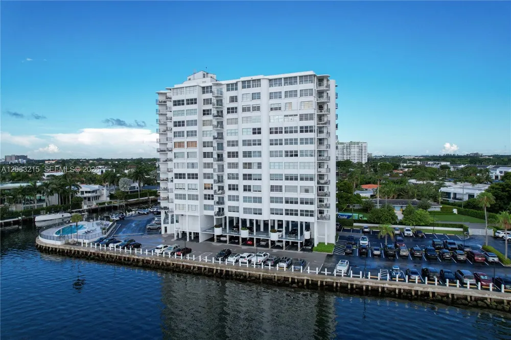 11930 Bayshore Dr #1405 North Miami, FL 33181