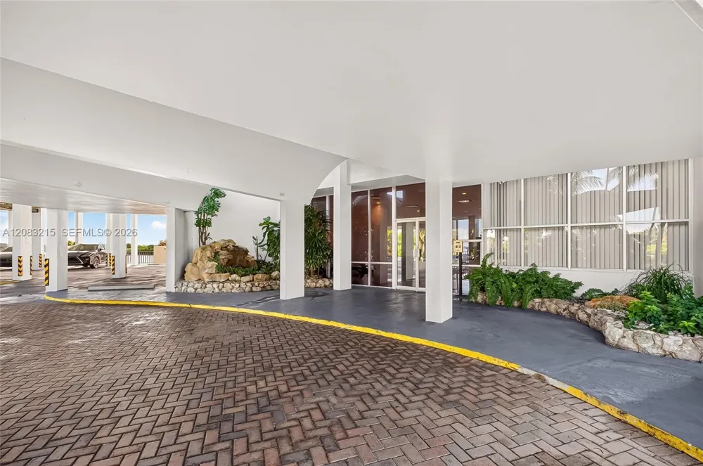 11930 Bayshore Dr #1405 North Miami, FL 33181
