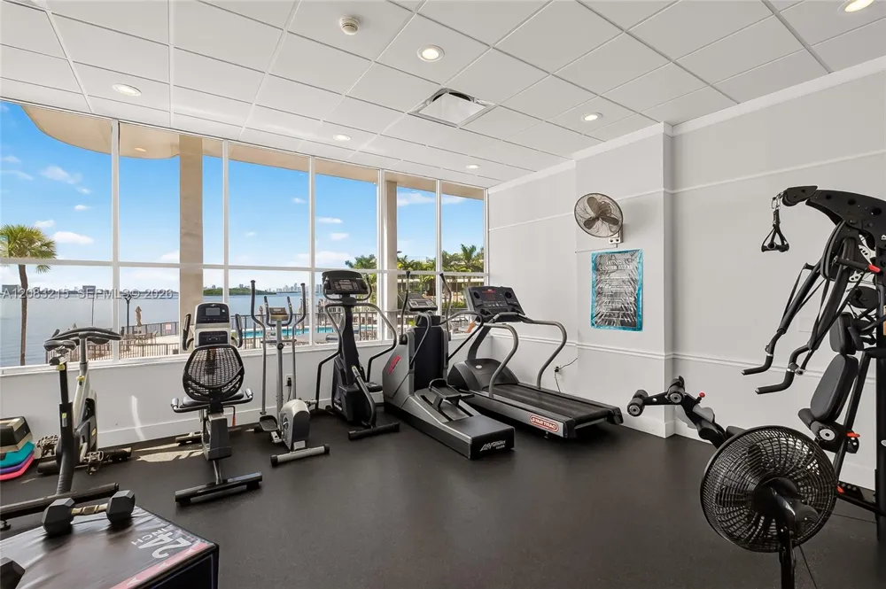 11930 Bayshore Dr #1405 North Miami, FL 33181