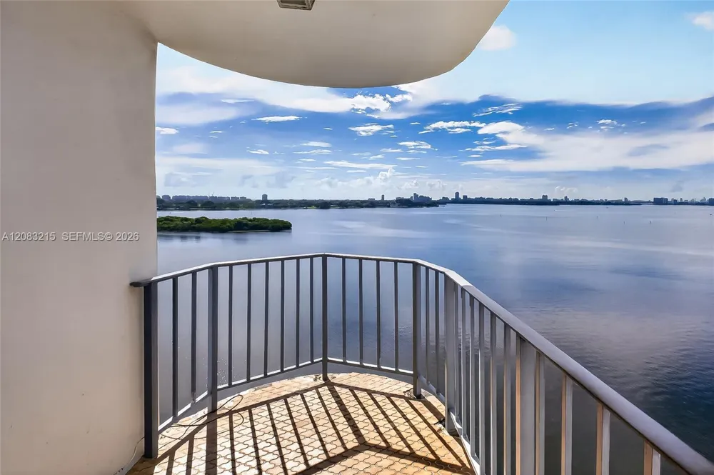 11930 Bayshore Dr #1405 North Miami, FL 33181
