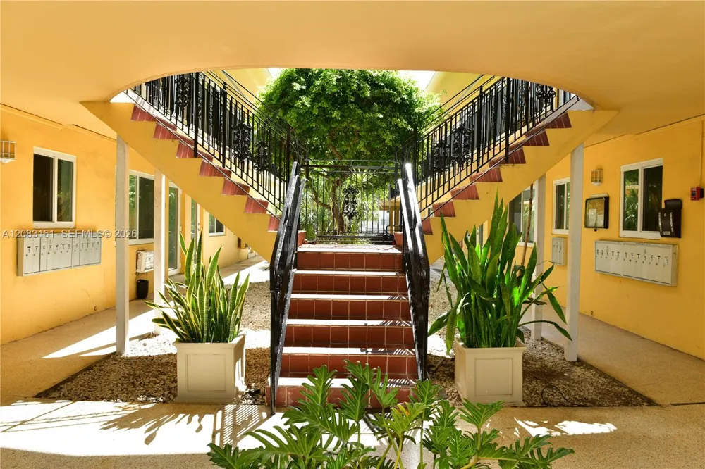 65 Washington Ave #25 Miami Beach, FL 33139