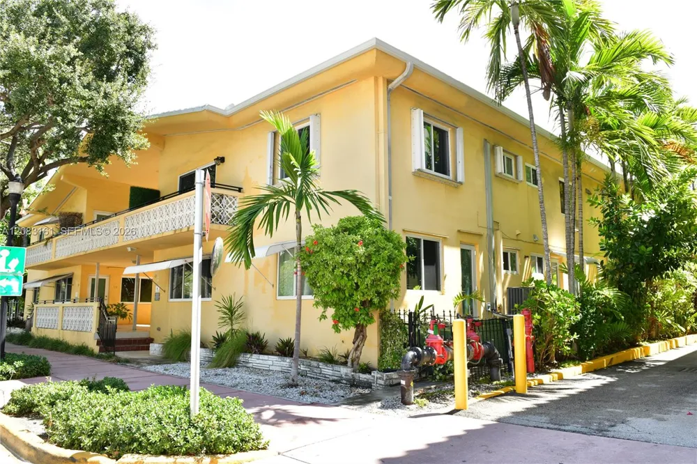 65 Washington Ave #25 Miami Beach, FL 33139