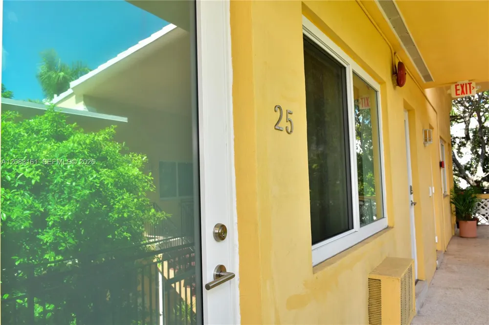 65 Washington Ave #25 Miami Beach, FL 33139