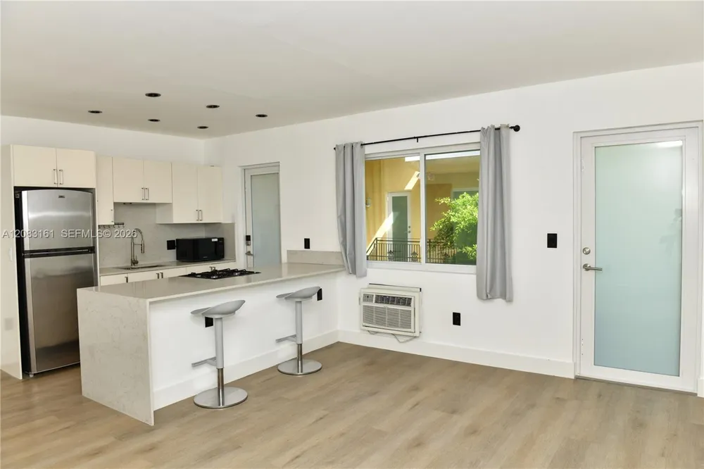 65 Washington Ave #25 Miami Beach, FL 33139