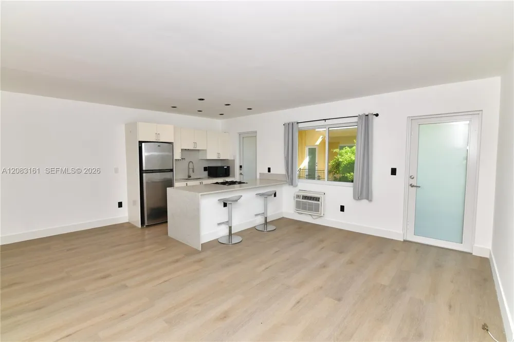 65 Washington Ave #25 Miami Beach, FL 33139